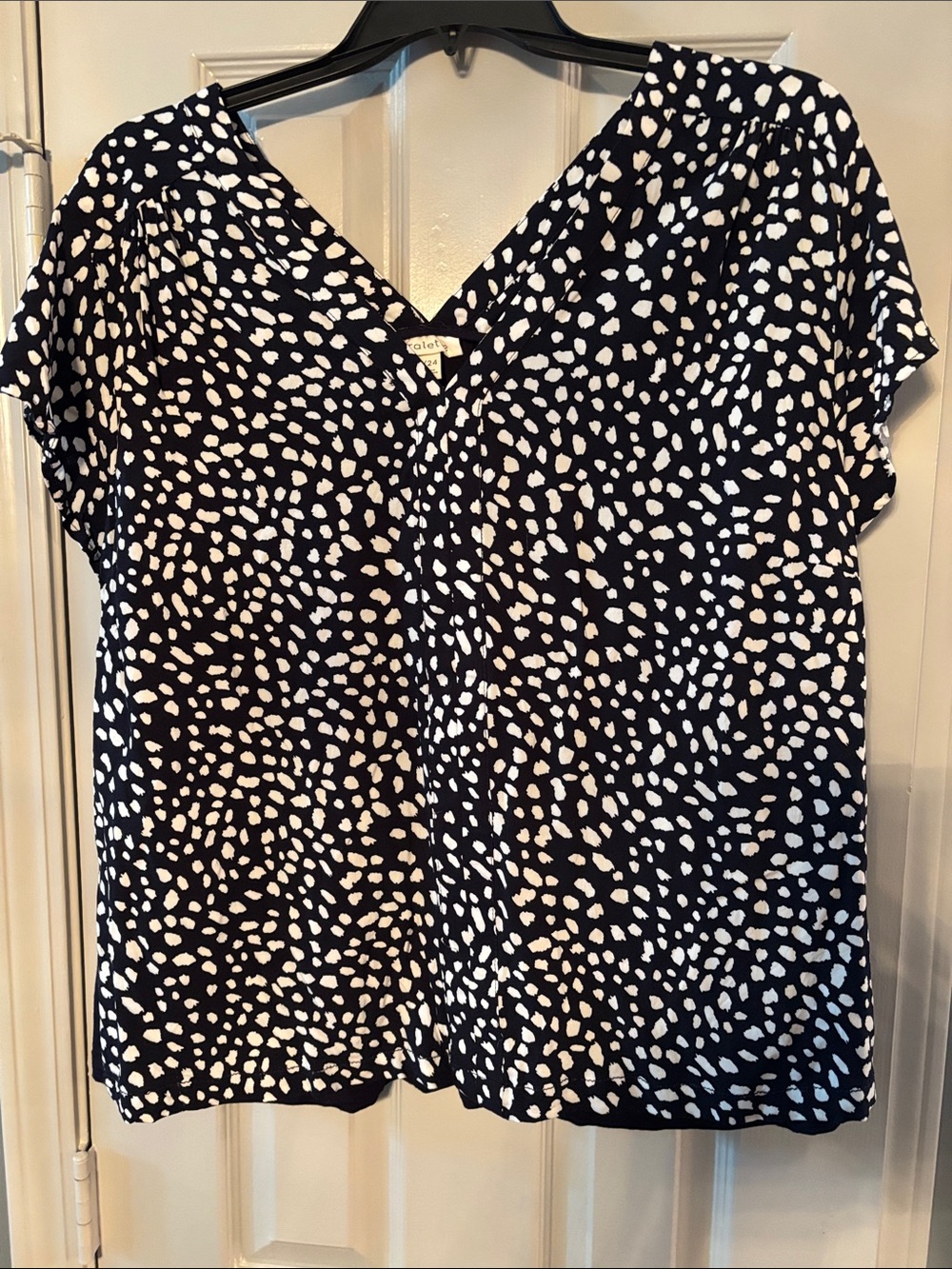 Loralette Black & White Splatter Pattern V-Neck Short Sleeve Top